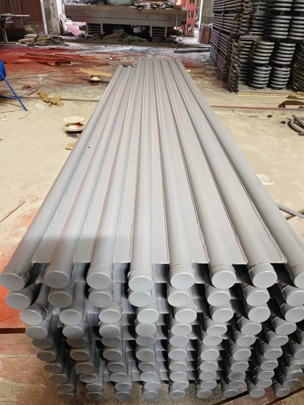 φ60.3×7.5\SA-210C 水冷壁帶鰭片內(nèi)螺紋管，帶鰭片。2）附質(zhì)量證明書，3）品牌：武鍋、東鍋、哈鍋選其一